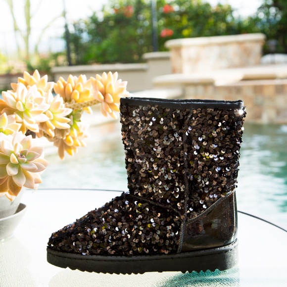 NEW🔥 Black Classic Sequin Short Flat Ankle Boots Booties Faux Fur Lined Pull-On - Picture 5 of 6